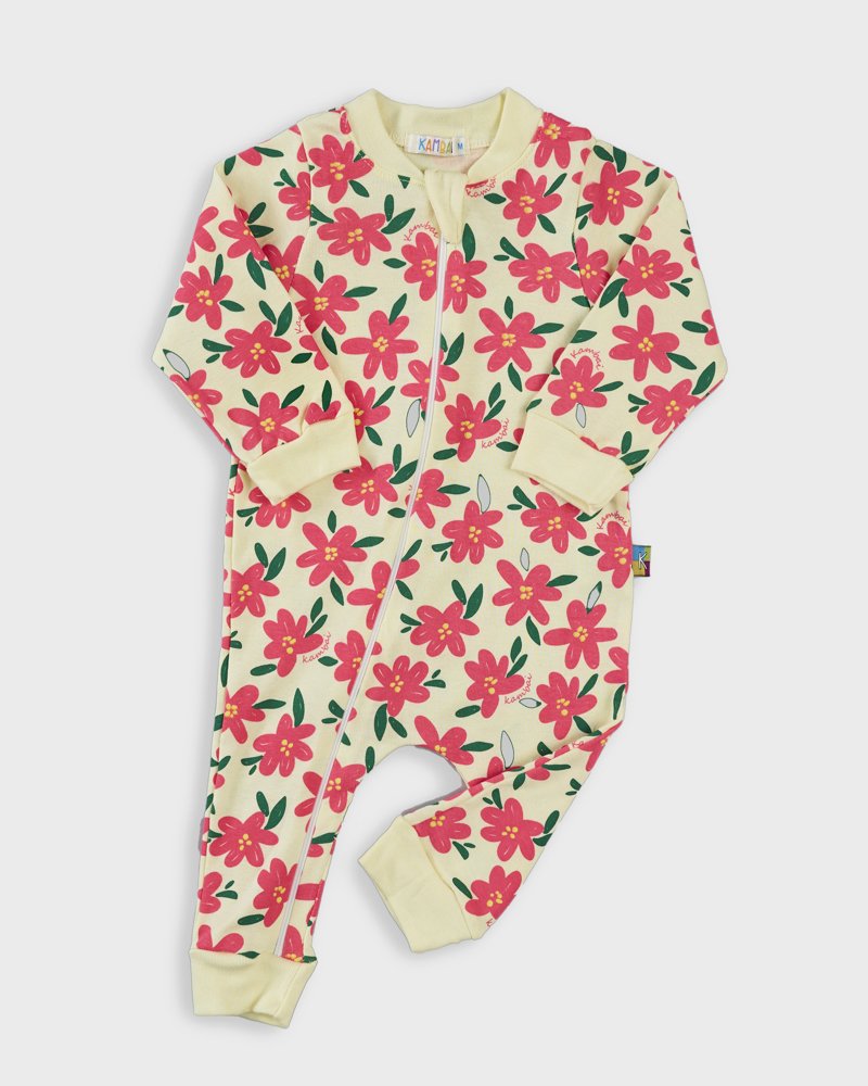 06 macacao longo bebe de malha suedine estampa flores amarelo claro