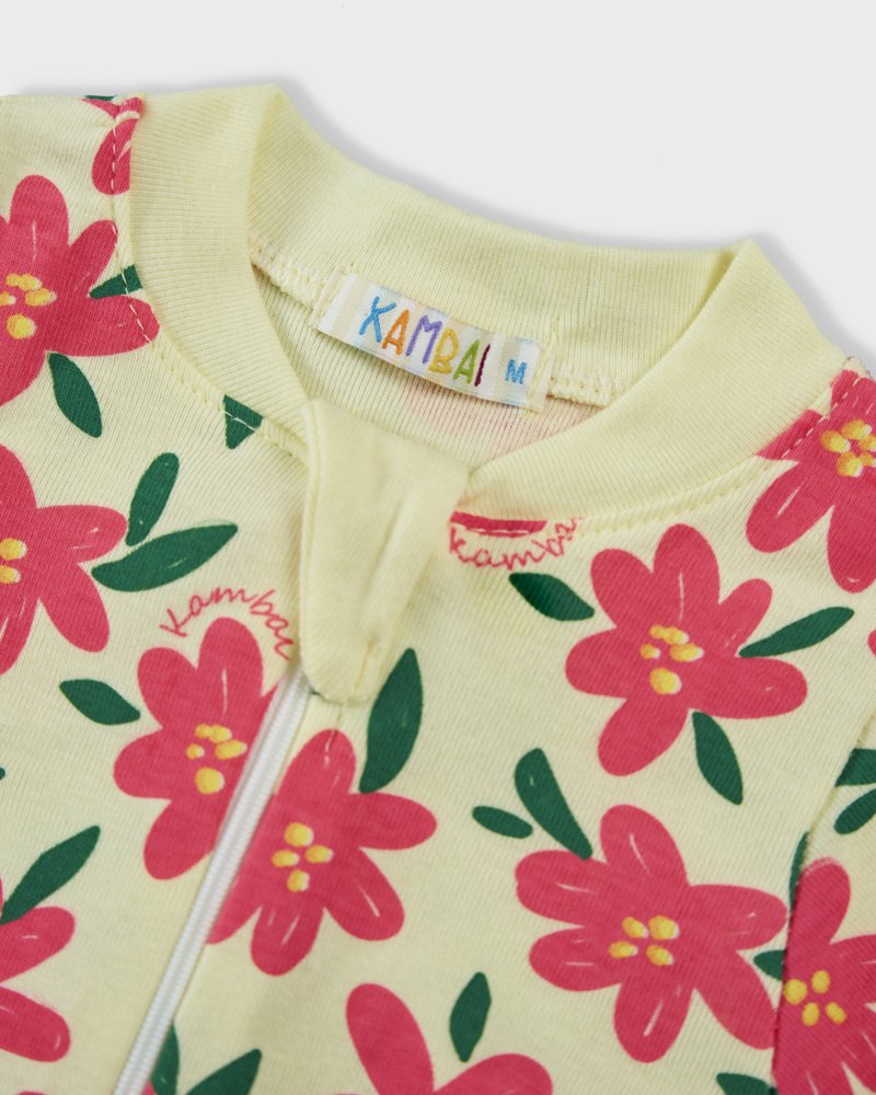 09 macacao longo bebe de malha suedine estampa flores amarelo claro