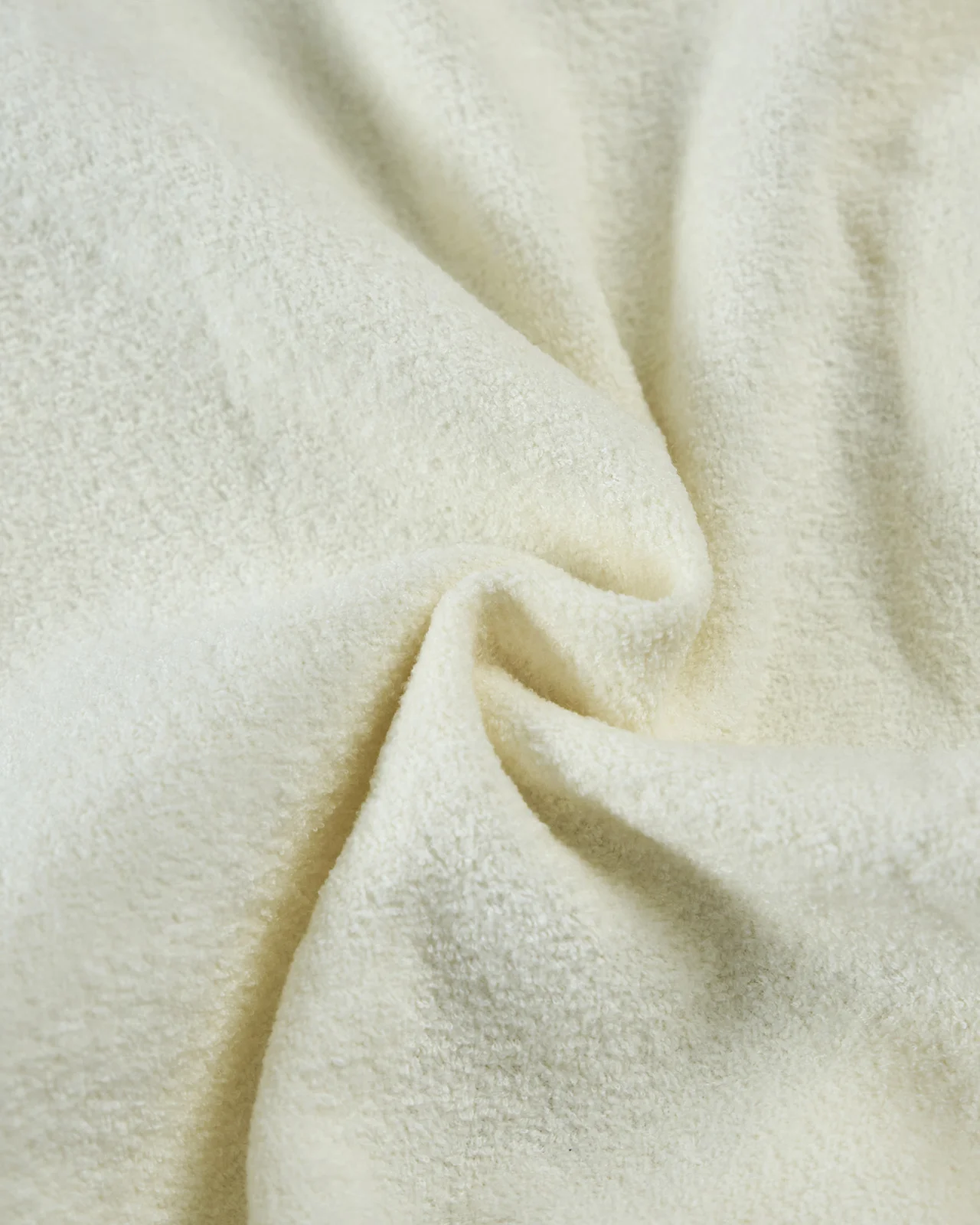 09 macacao longo bebe de plush boucle soft peluciado off baunilha