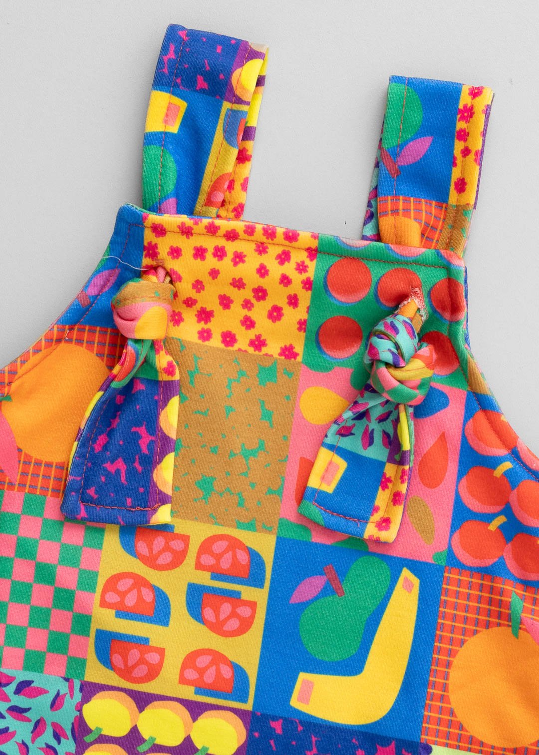 02 jardineira curta bebe feirinha