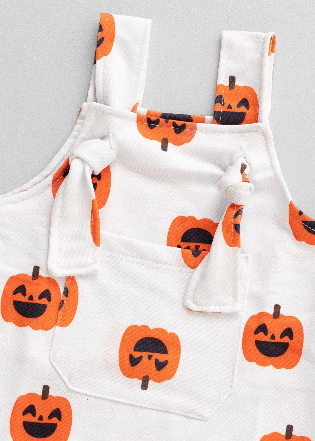 02 jardineira curta bebe halloween abobora