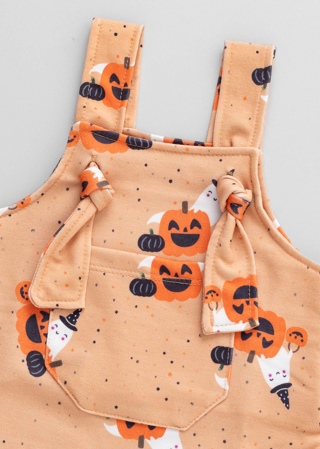 02 jardineira curta bebe halloween fantasminha