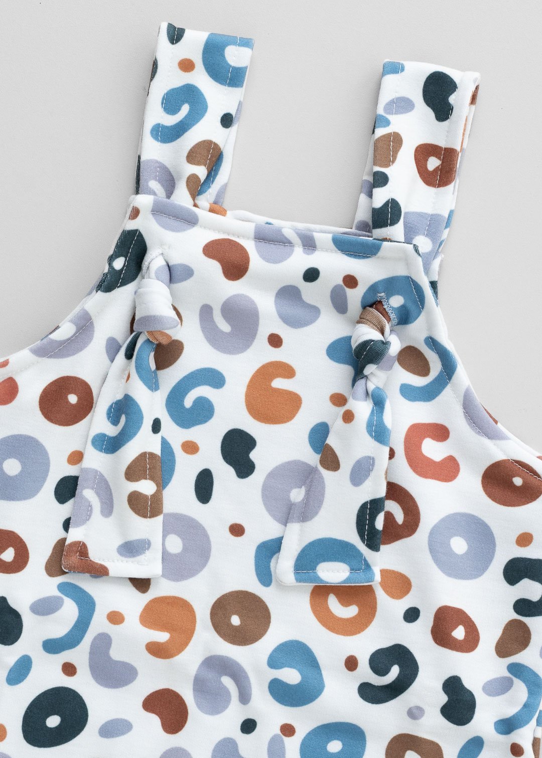 02 jardineira curta bebe minimalista onca