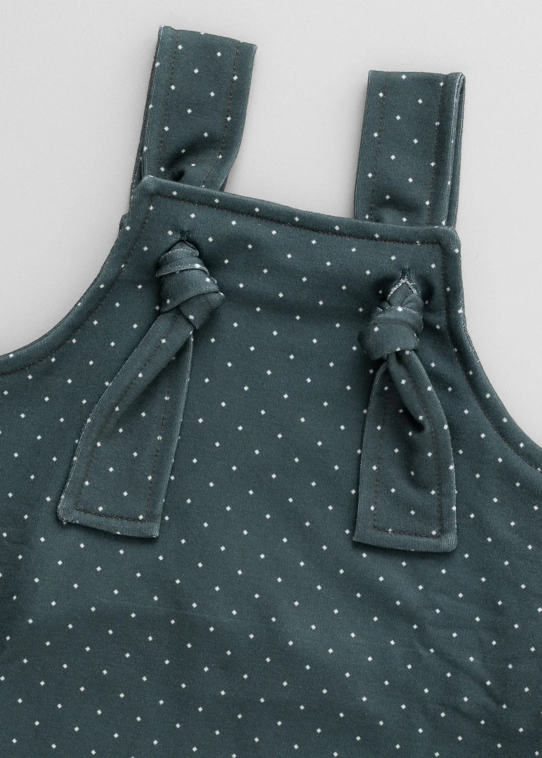 02 jardineira curta bebe minimalista poa verde