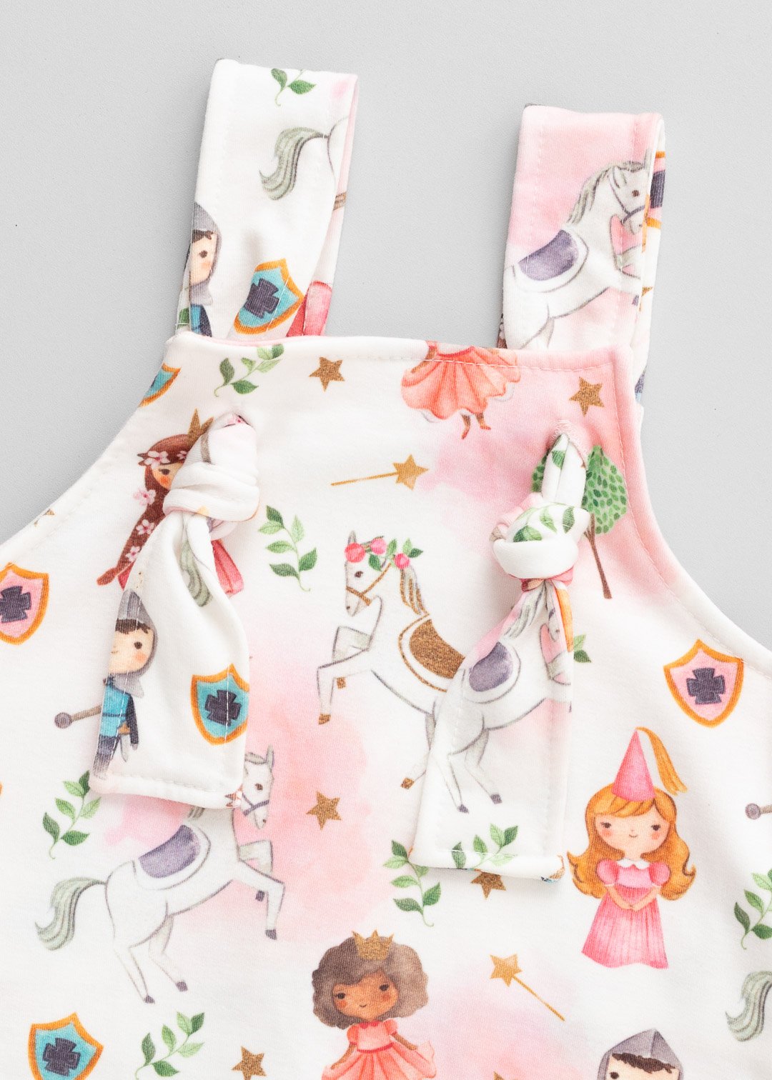 02 jardineira curta bebe princesas