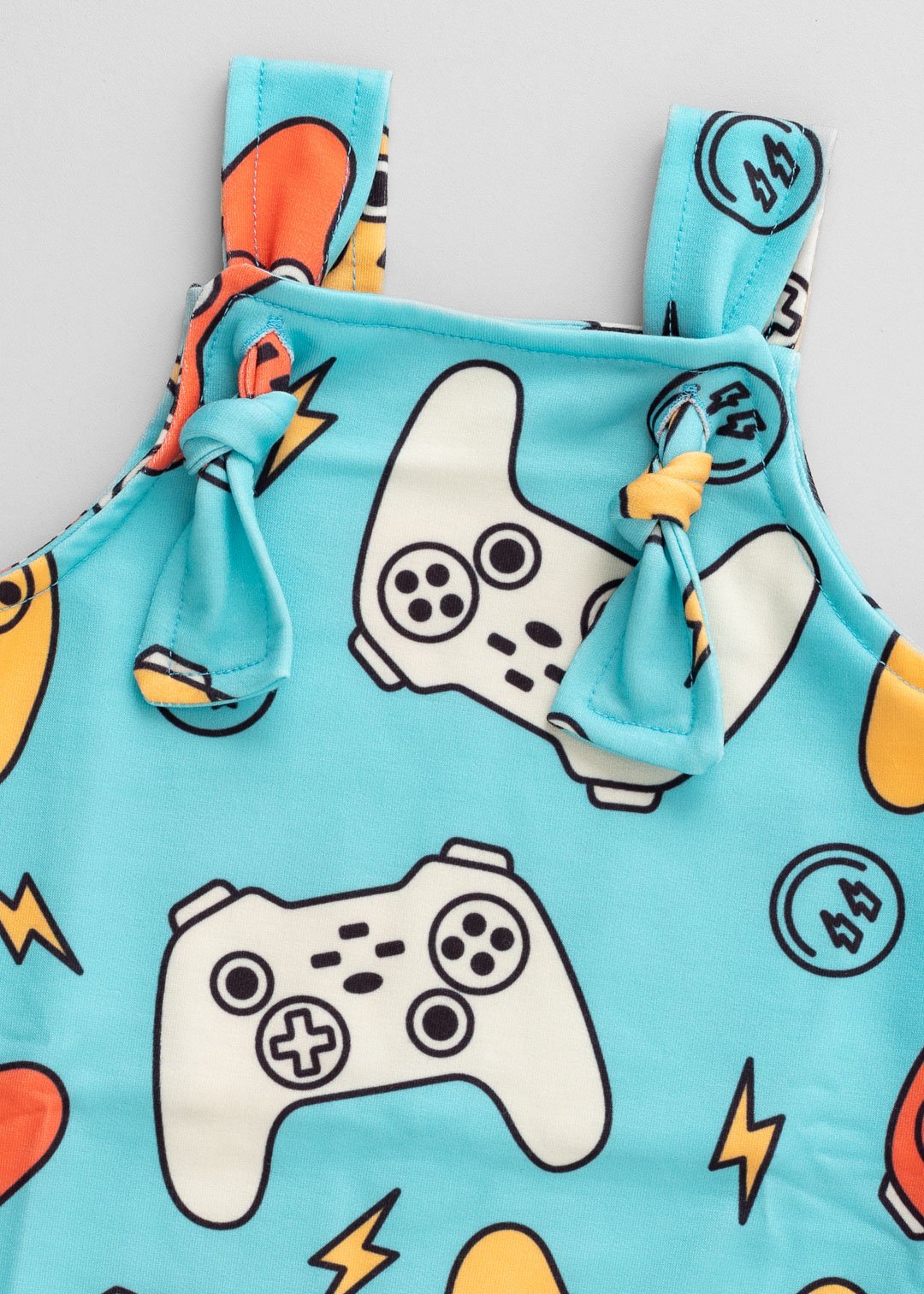 02 jardineira curta bebe video game