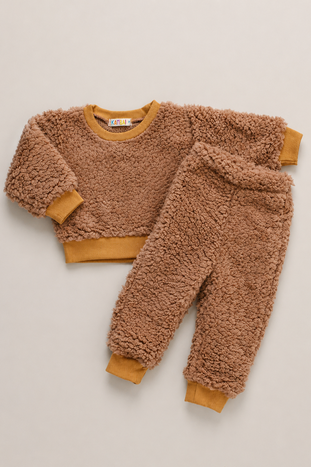 Conjunto Blusa e Calça de Pelo Sherpa Marrom